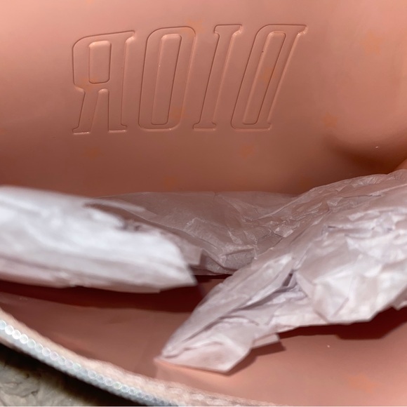 Christian Dior blush pink makeup bag - Picture 7 of 9